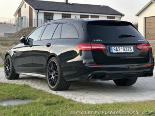 Mercedes-Benz E  2022