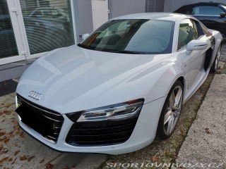 Audi R8 5,2 V10 manuál