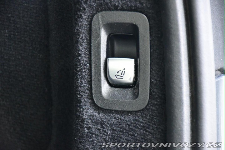 Mercedes-Benz C 300de ACC TAŽNÉ LED CARPL 2020