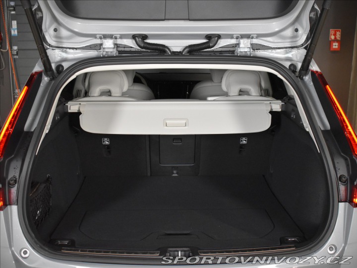 Volvo V60 2,0 T6 AWD Plus Dark 2025