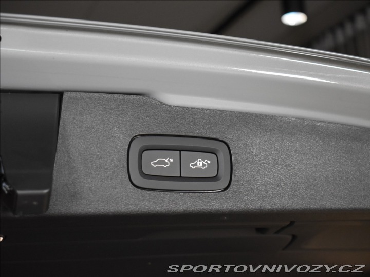 Volvo V60 2,0 T6 AWD Plus Dark 2025