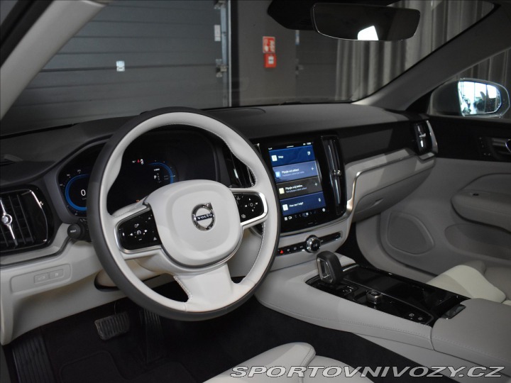 Volvo V60 2,0 T6 AWD Plus Dark 2025