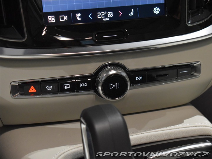 Volvo V60 2,0 T6 AWD Plus Dark 2025