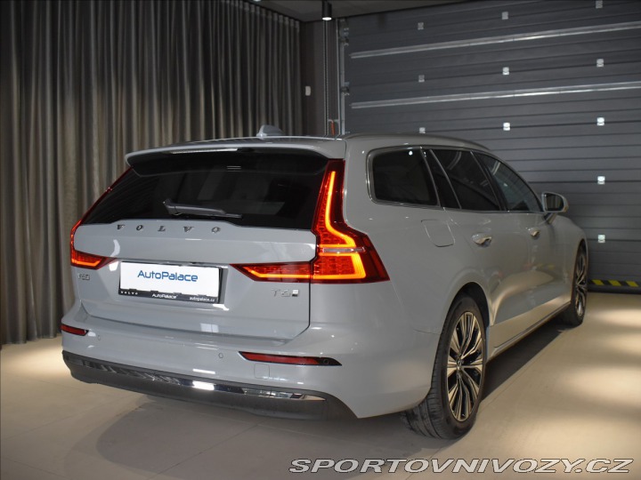 Volvo V60 2,0 T6 AWD Plus Dark 2025