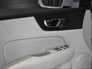 Volvo V60 2,0 T6 AWD Plus Dark 2025