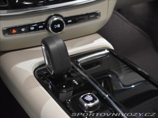 Volvo V60 2,0 T6 AWD Plus Dark 2025