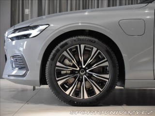 Volvo V60 2,0 T6 AWD Plus Dark 2025