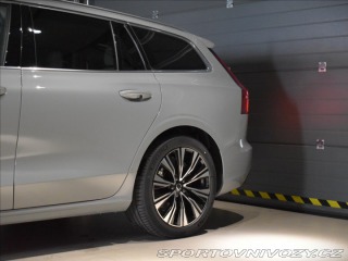 Volvo V60 2,0 T6 AWD Plus Dark 2025