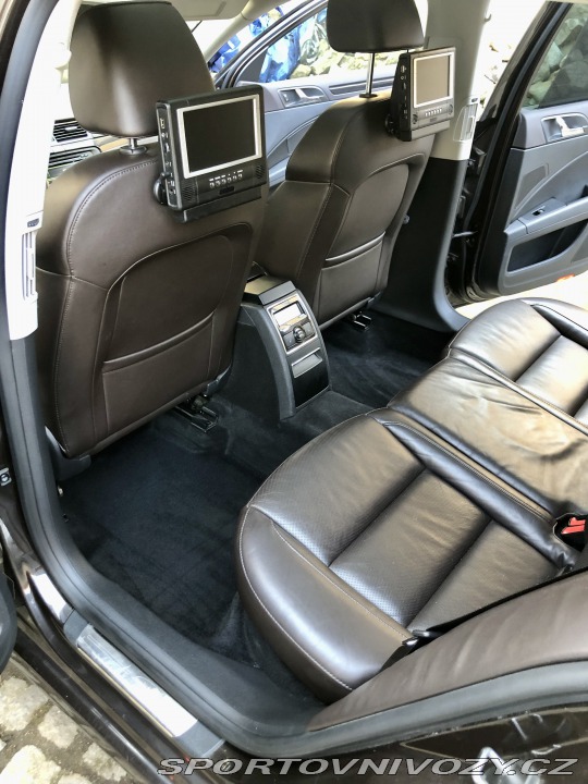 Škoda Superb V6 191kW Laurin & Klement 2012