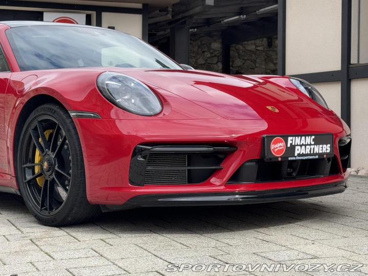 Porsche 911 Carrera 4 GTS 2023