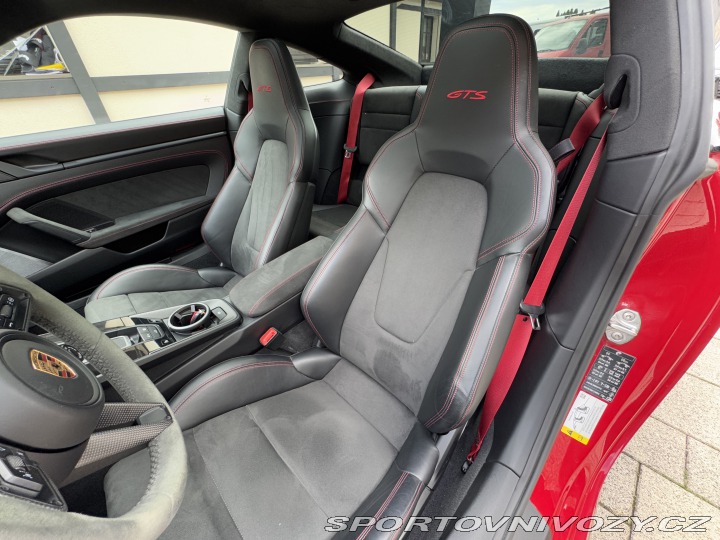 Porsche 911 Carrera 4 GTS 2023