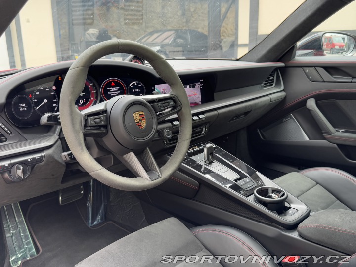 Porsche 911 Carrera 4 GTS 2023