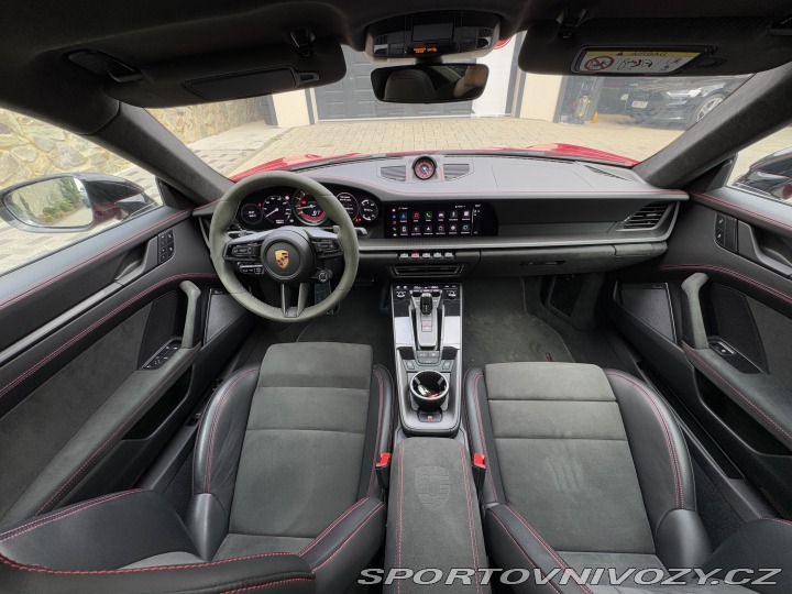 Porsche 911 Carrera 4 GTS 2023