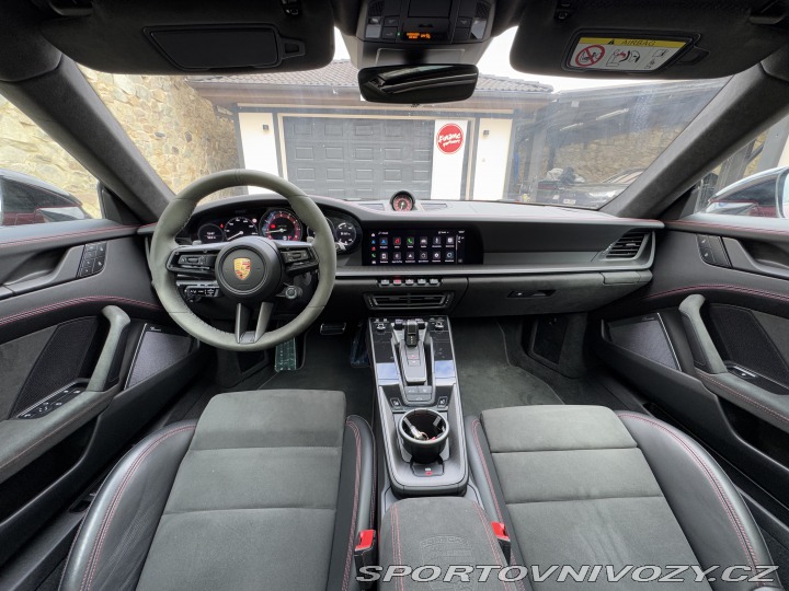 Porsche 911 Carrera 4 GTS 2023