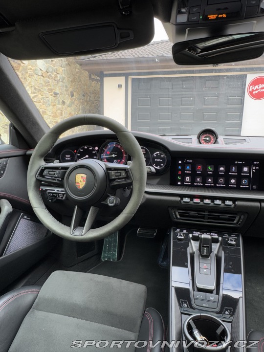 Porsche 911 Carrera 4 GTS 2023