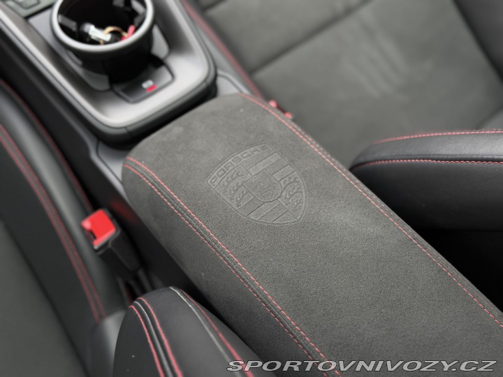 Porsche 911 Carrera 4 GTS 2023