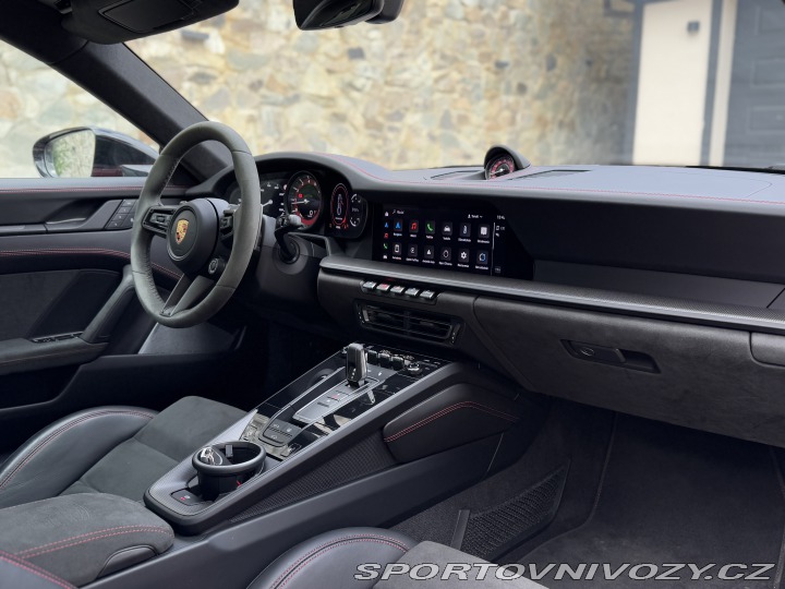 Porsche 911 Carrera 4 GTS 2023