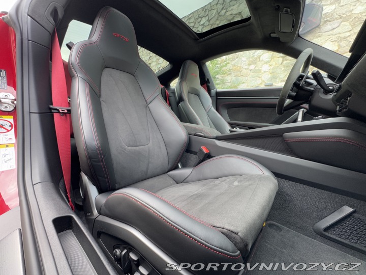 Porsche 911 Carrera 4 GTS 2023