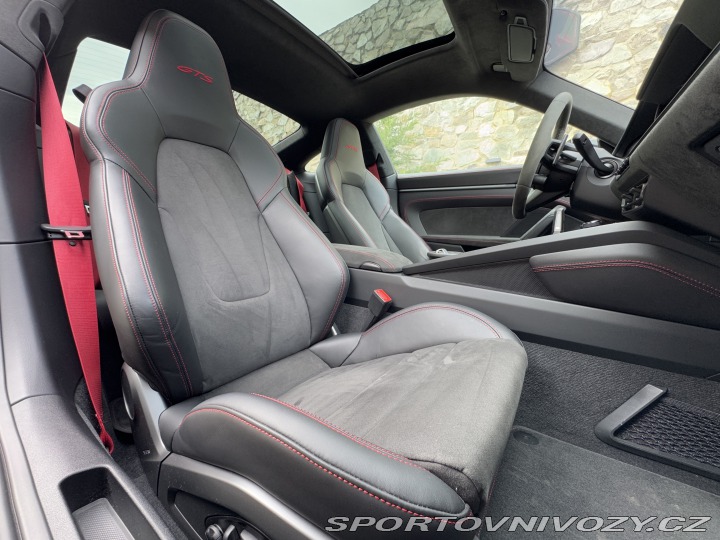 Porsche 911 Carrera 4 GTS 2023