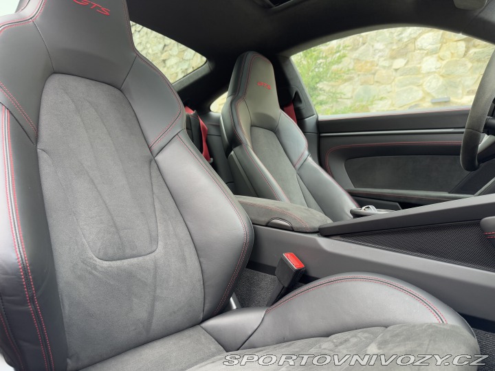 Porsche 911 Carrera 4 GTS 2023