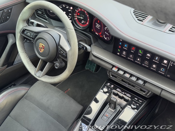 Porsche 911 Carrera 4 GTS 2023