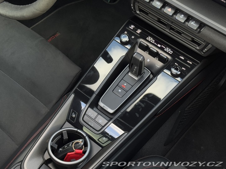 Porsche 911 Carrera 4 GTS 2023