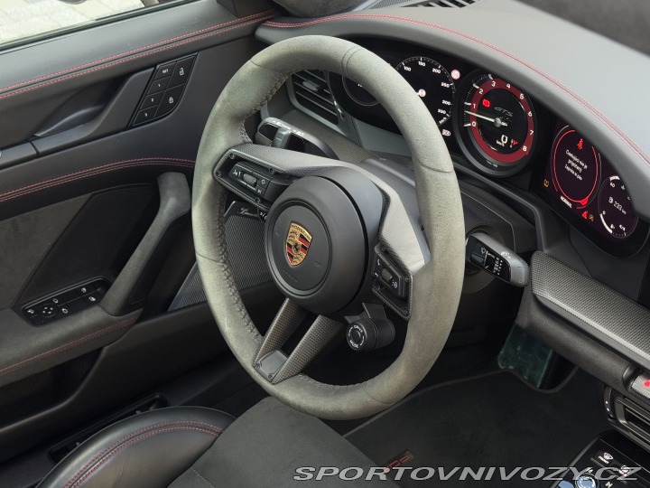 Porsche 911 Carrera 4 GTS 2023