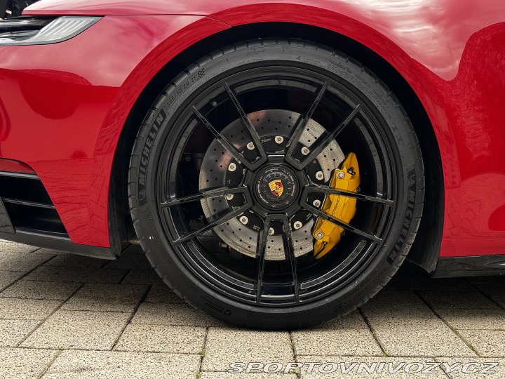 Porsche 911 Carrera 4 GTS 2023