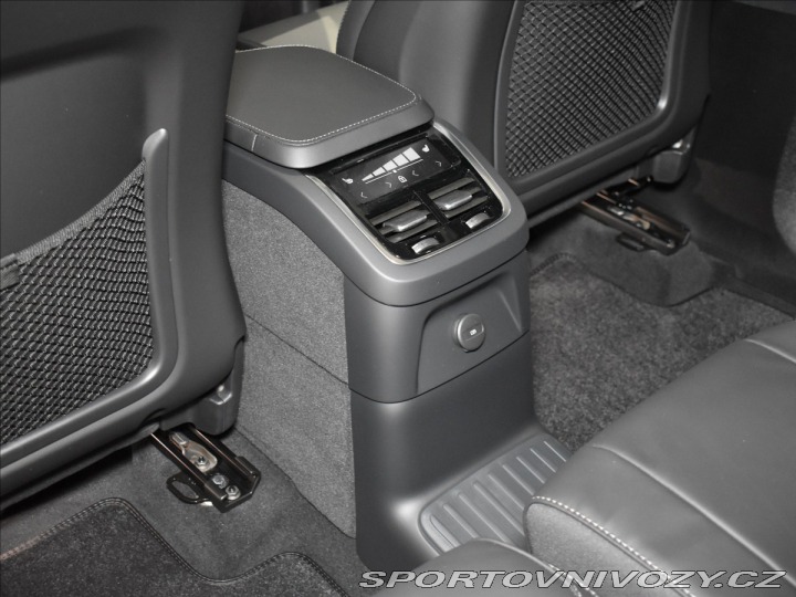 Volvo Ostatní modely XC90 2,0 T8 AWD Ultra Bright 2024
