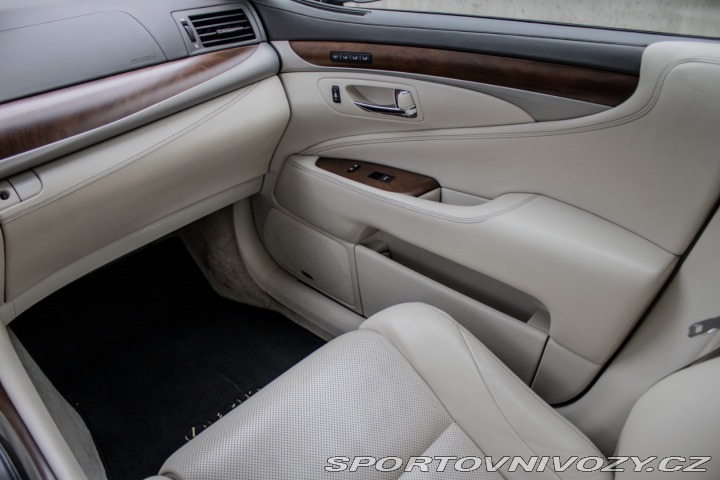 Lexus Ostatní modely LS  600h L, 290 kW, automat, 2013