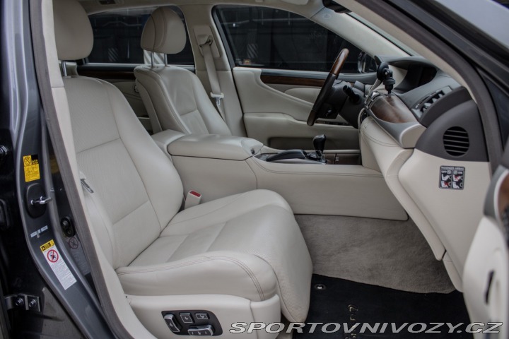 Lexus Ostatní modely LS  600h L, 290 kW, automat, 2013