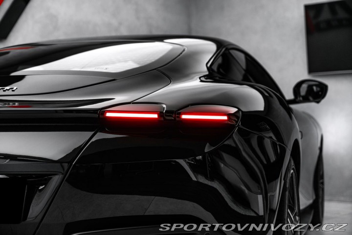 Ferrari Roma Karbon +LEDs, kamera 360° 2022