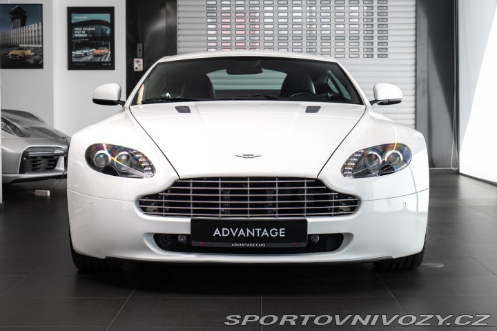 Aston Martin V8 Vantage 2010