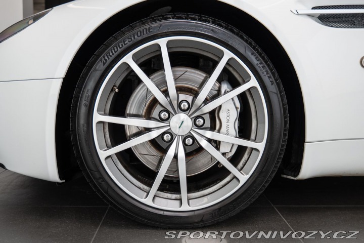 Aston Martin V8 Vantage 2010
