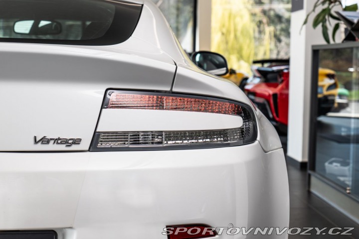 Aston Martin V8 Vantage 2010