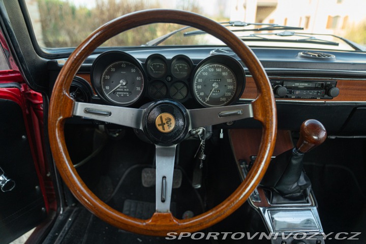 Alfa Romeo GT 2000 VELOCE replica GTAM 1973