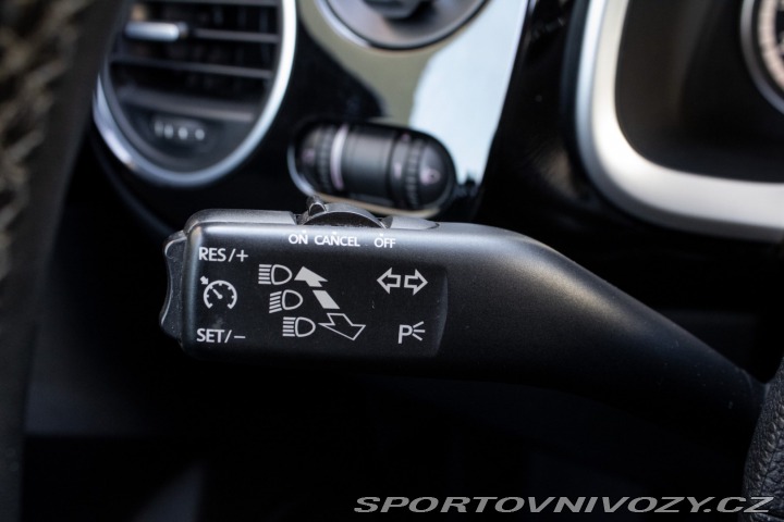 Volkswagen Beetle Cabrio 1.6 TDI Design 2013