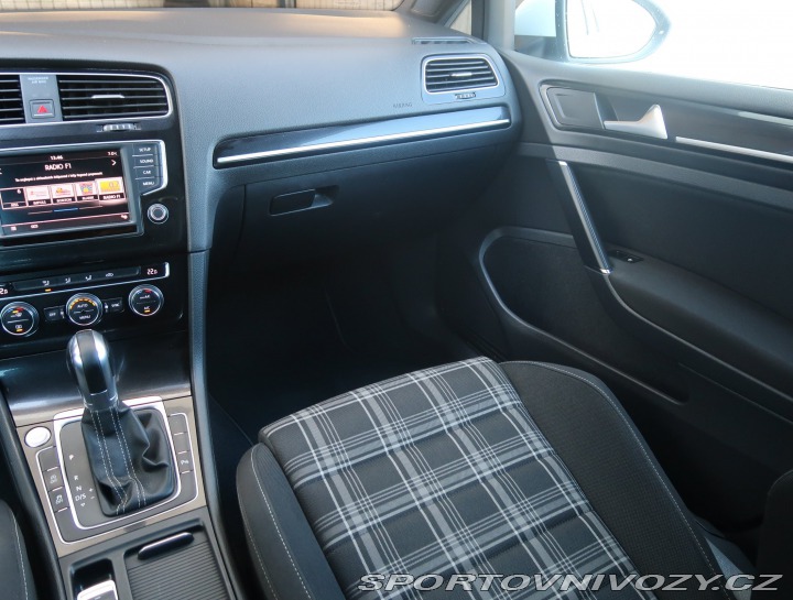 Volkswagen Golf Comfortline 2.0 TDI GTD 2016