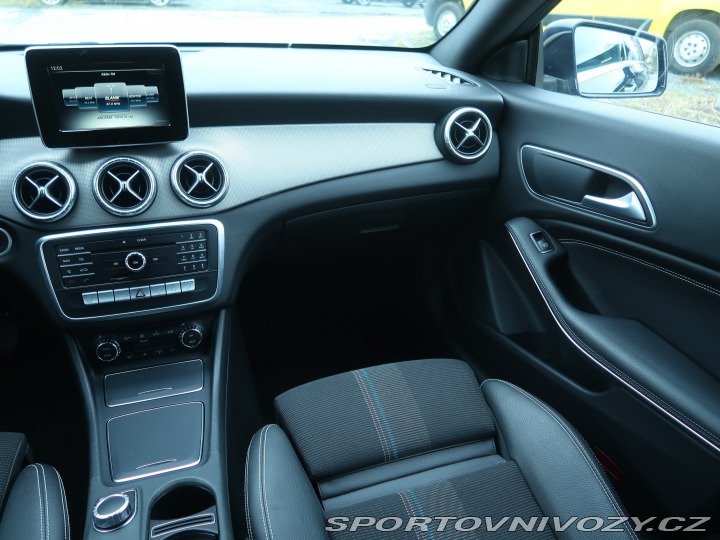 Mercedes-Benz CLA Urban 200 2016