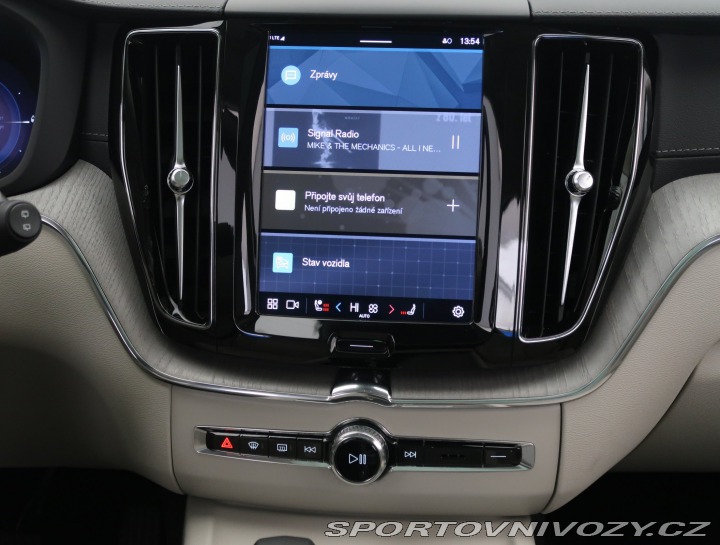 Volvo Ostatní modely XC60 Momentum T6 Recharge 2023