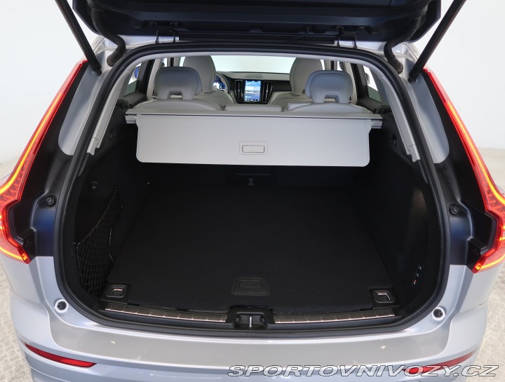 Volvo Ostatní modely XC60 Momentum T6 Recharge 2023