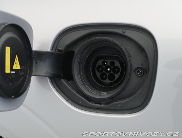 Volvo Ostatní modely XC60 Momentum T6 Recharge 2023