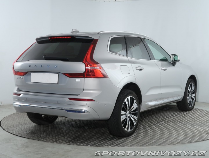 Volvo Ostatní modely XC60 Momentum T6 Recharge 2023