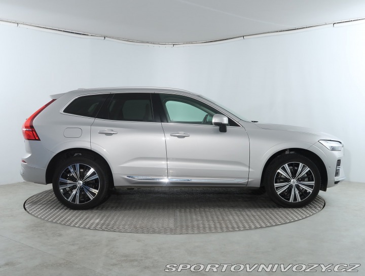 Volvo Ostatní modely XC60 Momentum T6 Recharge 2023