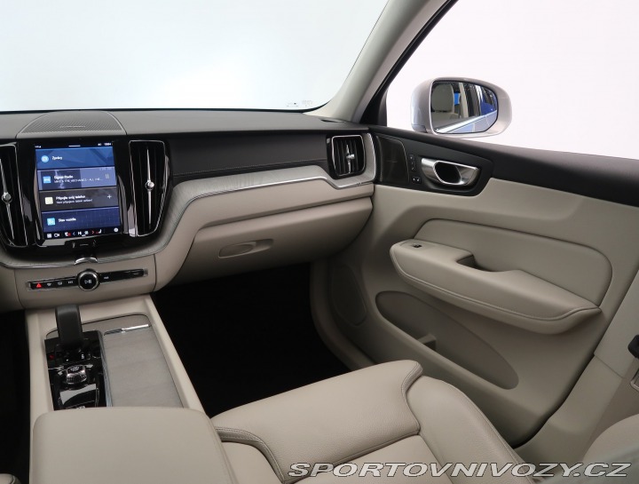 Volvo Ostatní modely XC60 Momentum T6 Recharge 2023
