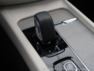 Volvo Ostatní modely XC60 Momentum T6 Recharge 2023