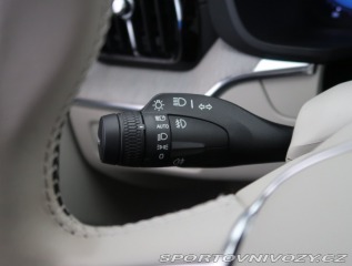 Volvo Ostatní modely XC60 Momentum T6 Recharge 2023