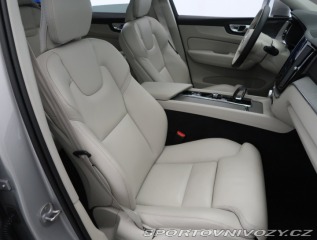 Volvo Ostatní modely XC60 Momentum T6 Recharge 2023