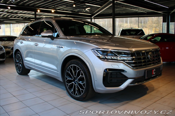 Volkswagen Ostatní modely Touareg 3.0 TDI 210kW R-Line Pano 2018