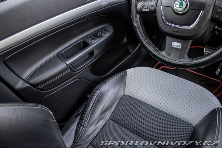 Škoda Octavia RS Combi 2011